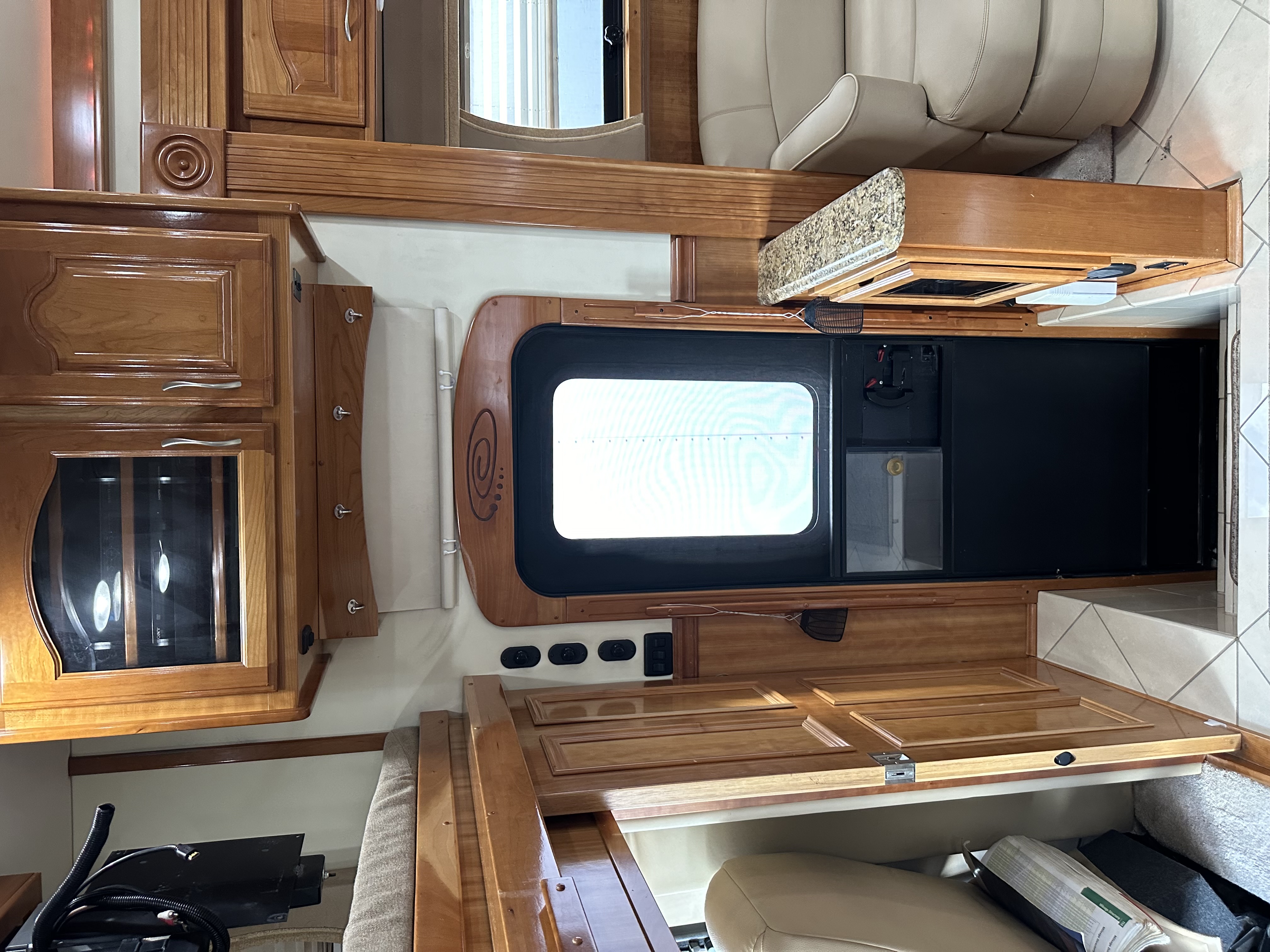 Used 2010 Renegade 45' Motorcoach